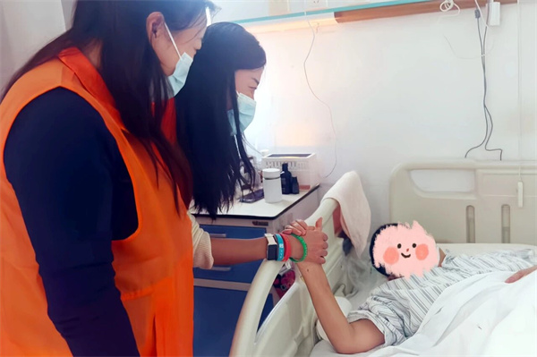 【杨柳探营】病房里的陪伴：老年医学科医务社工陪伴服务温暖晚期癌症患者