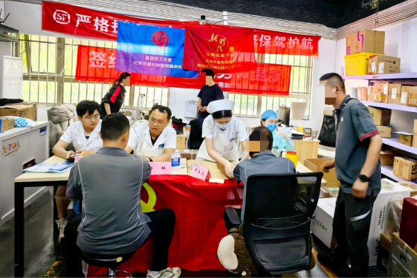 【杨柳探营】党建领航医心惠民:联建共建守护新业态从业者健康 | 医院开展快递小哥专场暖心义诊
