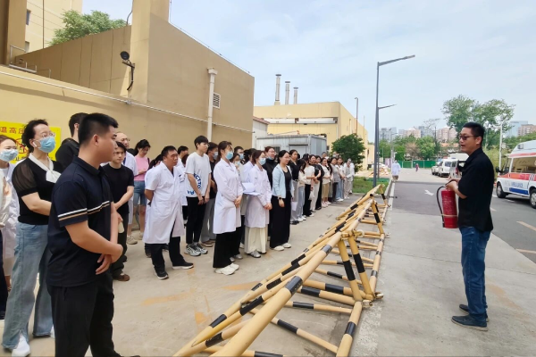 【杨柳安全】筑牢安全“防火墙”,护航医患平安路 | 医院开展实习生消防实操培训